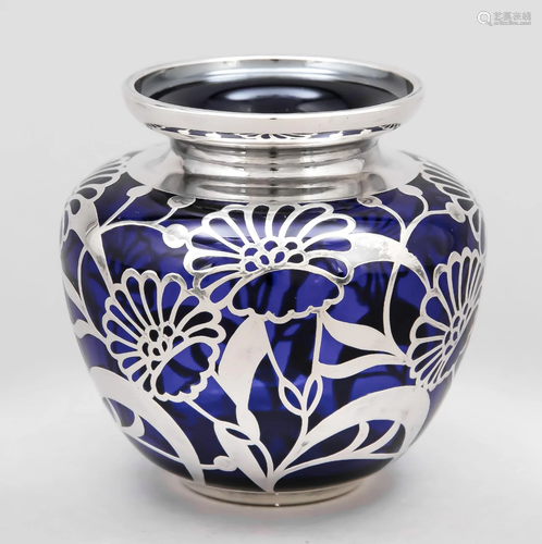 Vase, 20th century, round stan