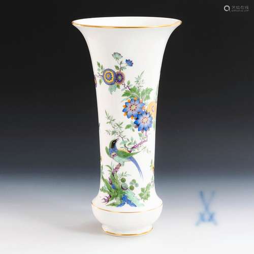 Bodenvase mit Vogelmalerei. Meissen.