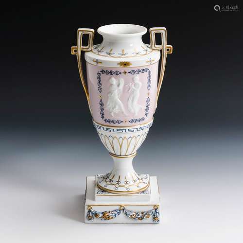 Jugendstil-Vase mit Pâte-sur-Pâte-Dekor. ENS.