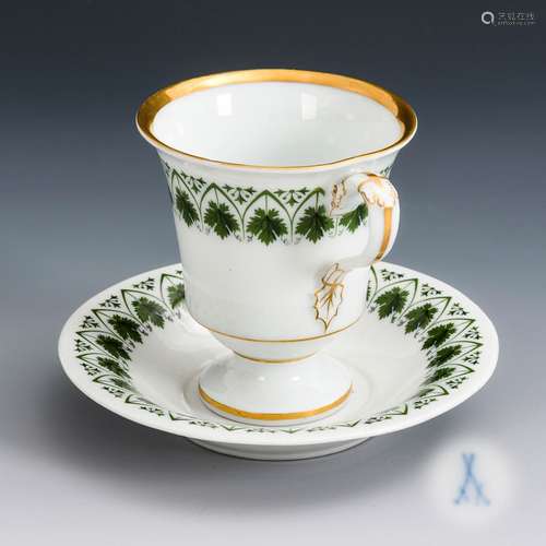 Vitrinentasse mit Weinlaubdekor. Meissen.