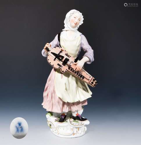 Große Barock-Figur: Drehleier-Spielerin. Meissen.