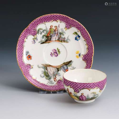 Barocke Tasse mit Watteaumalerei. Meissen.