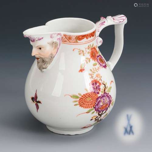 Kännchen mit Maskaronausgießer. Meissen.