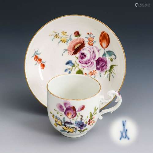 Barocke Tasse mit Blumenmalerei. Meissen.