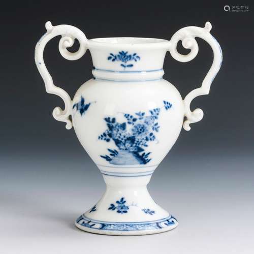 Vase mit Blaumalerei. Meissen.