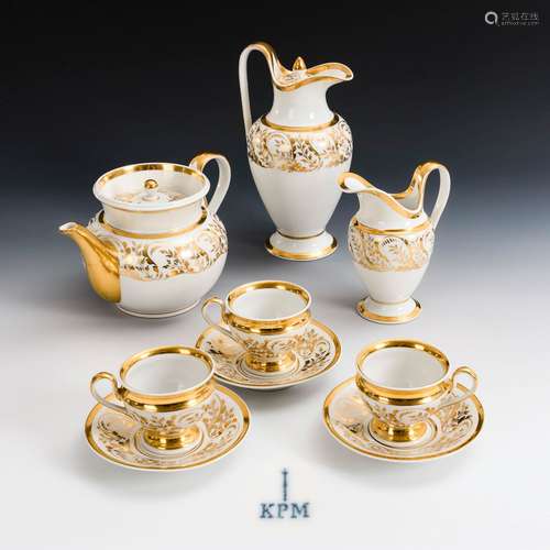 9 Teile eines Biedermeier-Kaffeeservice mit Goldmalerei. KPM...