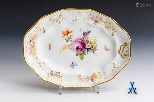 Platte mit Blumenmalerei. Meissen.