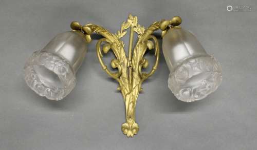 Wandlampe, Bronze, zweiflammig, zwei Milchglasschirme, 26 cm...