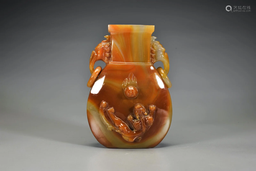 CHINESE AGATE LOOP HANDLED SQUARE VASE