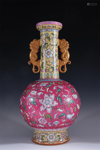 A Famille Rose Porcelain Vase with Flower Pattern