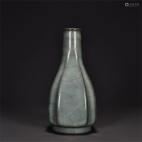 A Guan Glazed Porcelain vase