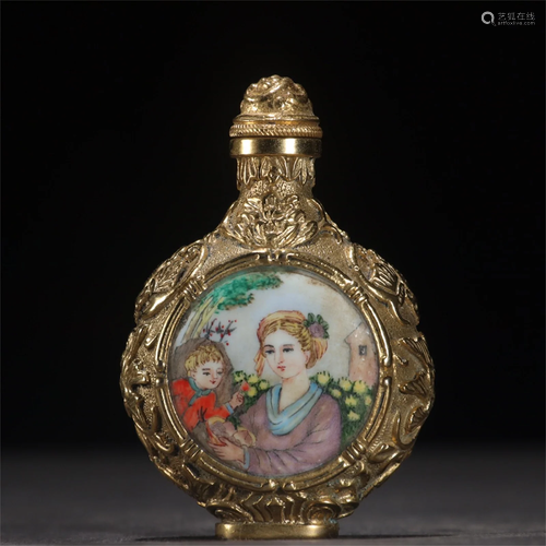 A Gilt Bronze Carved Figure Patterned Snuff Bottle