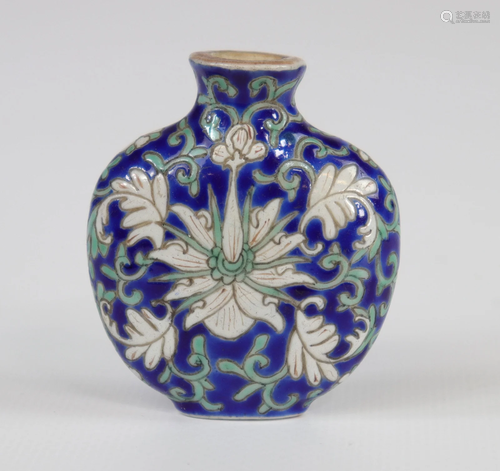 Porcelain snuff box, Qianlong brand, China 19th