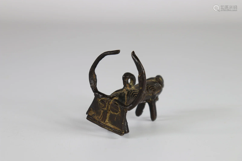 Africa bronze pendant forming a buffalo