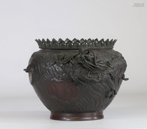 Japan Meiji period bronze dragon vase