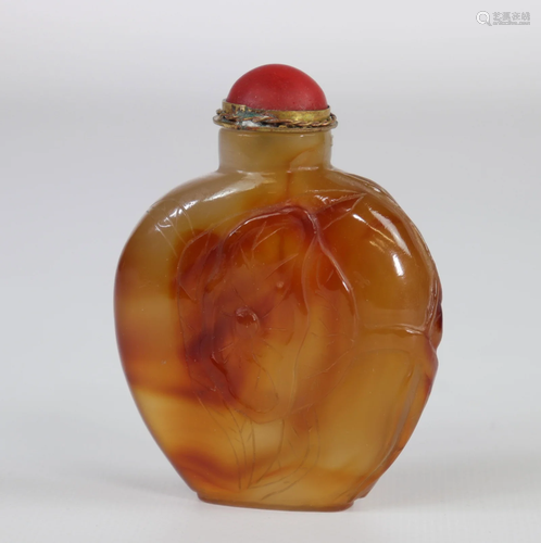 Agate snuff bottle, coral stopper, 18th century China