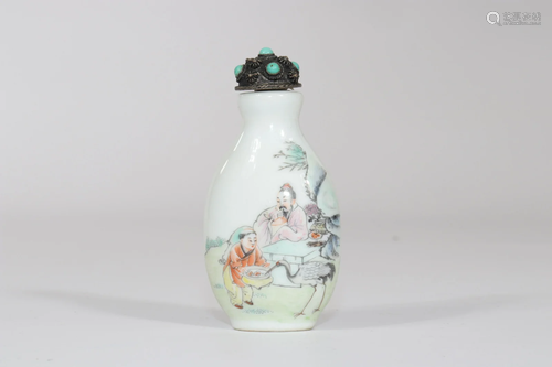 China porcelain snuff box decorated with a shepherd