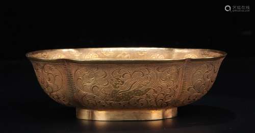 明 铜鎏金錾刻瑞兽海棠形杯