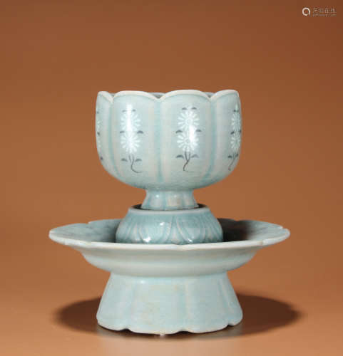 18-19世纪 高丽青瓷花卉纹杯盏一套