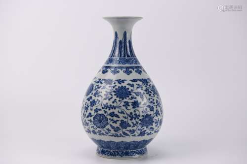 A Blue and White Interlocking Lotus Pear-Shape Vase