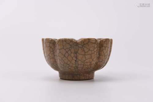 A Ge Type Lotus-Petal Cup