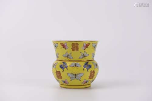 A Yellow-Ground and Gilt Decorated Butterfly Zhadou Vessel