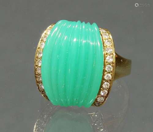 Ring, GG 750, geriefter Chrysopras, 22 Besatzdiamanten zus. ...