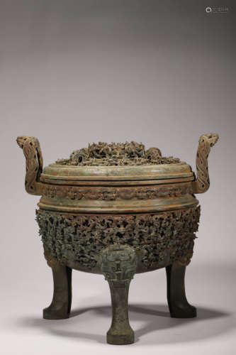 A Bronze Ritual Tripod Vessel Ding