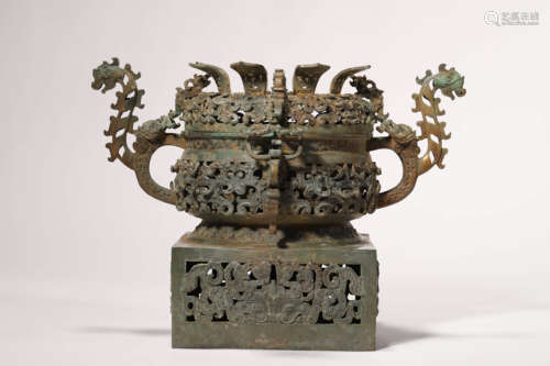 A Bronze Ritual Gui Vessel