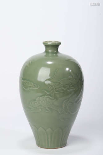 A Celadon Glaze Dragon Meiping Vase