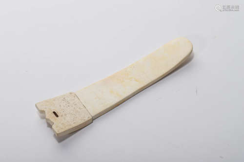 A Carved Chicken Bone White Jade Belt Hook