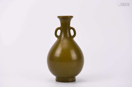 A Tea-Dust Glaze Double-Eared Vase