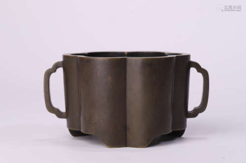A Bronze Lobed Cylindrical Censer with Double Handles
