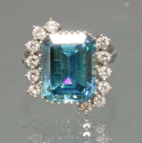 Ring, WG 750, 1 Zirkon ca. 15.2 ct., im Smaragdschliff, in s...