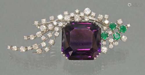 Brosche, WG 585, 1 Amethyst ca. 54.4 ct., achteckiger Schere...