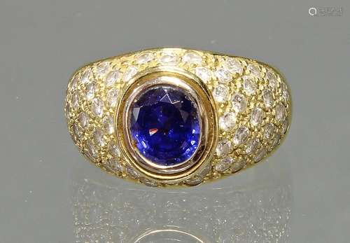 Ring, GG 750, 1 ovaler facettierter Saphir ca. 2.60 ct., fei...