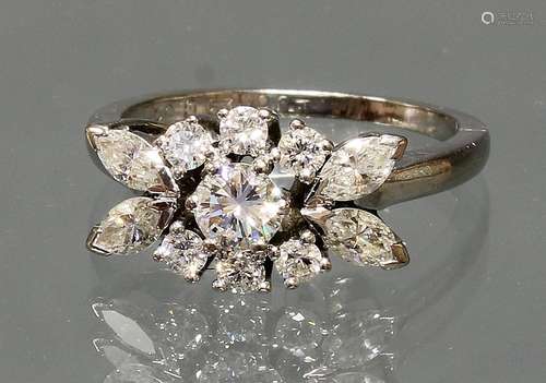 Ring, WG 750, gep. MR, Atelier Richarz, Bonn, 1 Brillant ca....