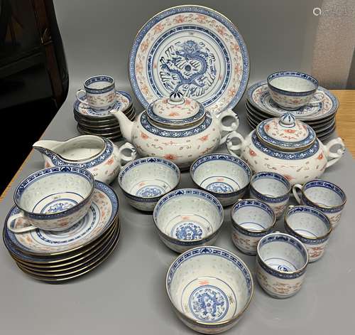 large amount of chinese blue and white tea set