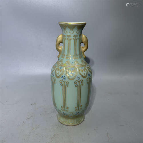 chinese  famille rose celdon vase,H14cm