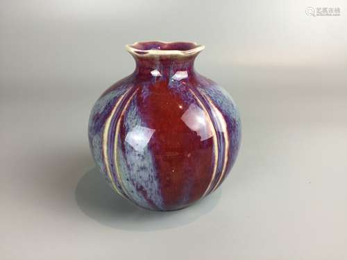 chinese ox blood vase , H 9.5cm D 9cm