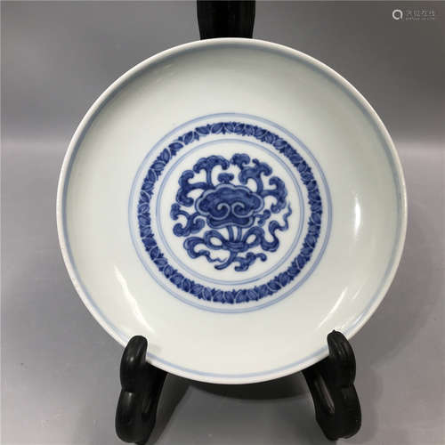 chinese blue and white plate ,D 13.5cm