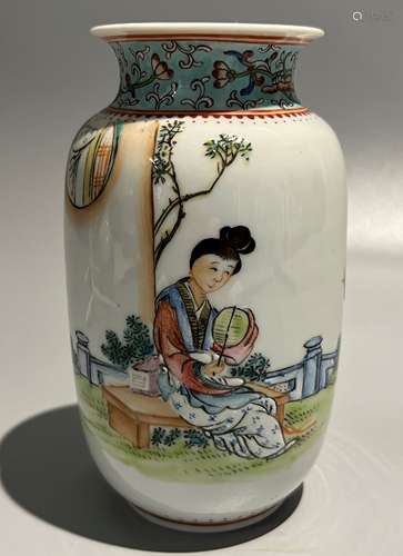 chinese famille rose vase , hand painted figures ,H14.5cm