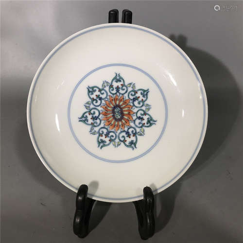 chinese dou cai porcelain plate ,D 15.2cm