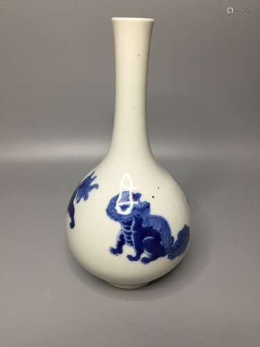 chinese blue and white porcelain vase , H 24.5cm