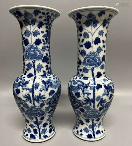 pair of chinese blue and white vase , H28.5cm