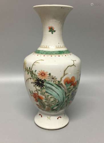 chinese famille rose vase , hand painted flower , H 24.5cm