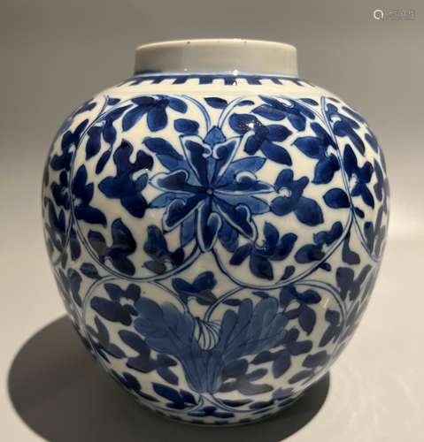 chinese blue and white ginger jar , H 18.5cm