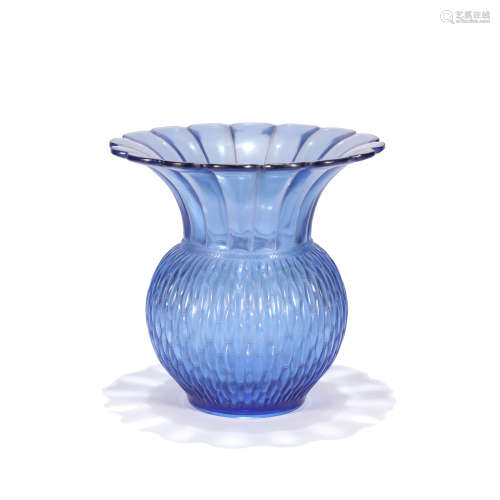 A BLUE GLASS FLARING FLOWER VASE