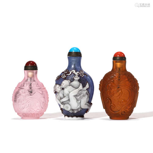 THREE GLASS SNUFF BOTTLES