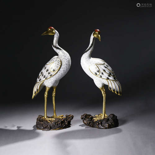 A PAIR OF CLOISONNE ENAMEL CRANES ORNAMENTS